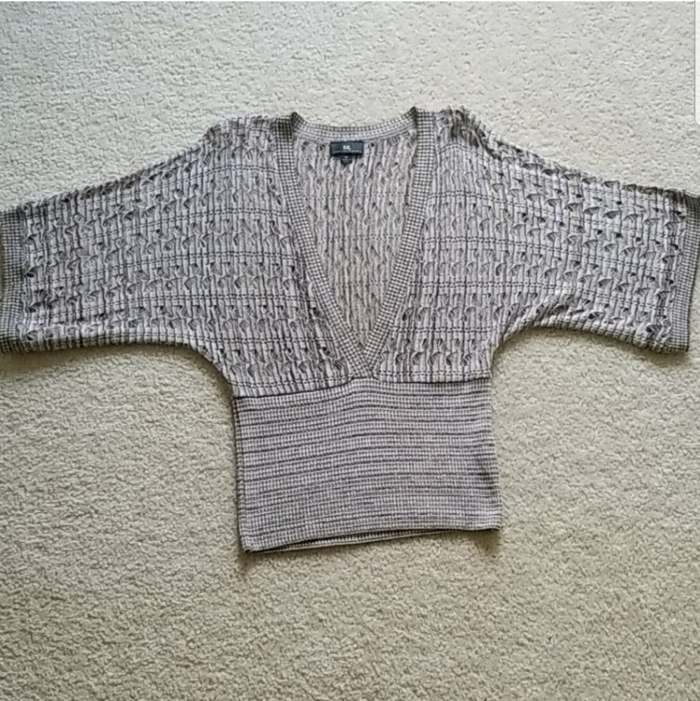 A Cute Cream & Brown Deep V sweater - Picture 3 of 4